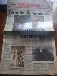 Güneş Gazetesi - Turkish Newspaper - 10 Ekim 1990 - İçişleri Bakanı Abdulkadir Aksu Turan Dursun Hiram Abas ve Bahriye Üçok'un katillerini yakalatanlara 250'şer milyon vadetti - Bahriye Üçok'un cenazesinde laiklik gösterisi fotoğraf - Güneş Taner Dışişleri Bakanı olma Arzum yok - polis İslami örgütlere ajan sokmadı - Saddam'ın yeni silah taş füzesi - müttefik kuvvetler Saros'a çıktı - Efes müzesi'nde çatal bıçak sesi - Kore gazileri hayatında gazisi - 2000'e doğru dergisi tazminata mahkum oldu - Bahriye Üçok denizi yazan Uluç Gürkan - ANAP irtica önergesini reddetti - filistinliler ayakta - satrançta iki evde rakip Kasparov ile Karpov yenişemiyor - Al Pacino ile Ellen Barkin'li aşk denizi filmi - Murat Karayalçın muradına erdi - holdingler marketçiliğe soyundu - Roma takımında doping skandalı - Fenerbahçe'de yıldızlar Hiddink'e karşı fotoğraf - Galatasaray Romen Pena'yı beğendi - Yusuf ve Piontek yazan Hıncal Uluç - Beşiktaş başkanı Süleyman Seba sertleşti - Fenerbahçe'de birleşik grup