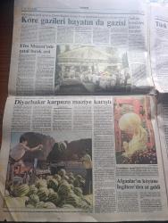 Güneş Gazetesi - Turkish Newspaper - 10 Ekim 1990 - İçişleri Bakanı Abdulkadir Aksu Turan Dursun Hiram Abas ve Bahriye Üçok'un katillerini yakalatanlara 250'şer milyon vadetti - Bahriye Üçok'un cenazesinde laiklik gösterisi fotoğraf - Güneş Taner Dışişleri Bakanı olma Arzum yok - polis İslami örgütlere ajan sokmadı - Saddam'ın yeni silah taş füzesi - müttefik kuvvetler Saros'a çıktı - Efes müzesi'nde çatal bıçak sesi - Kore gazileri hayatında gazisi - 2000'e doğru dergisi tazminata mahkum oldu - Bahriye Üçok denizi yazan Uluç Gürkan - ANAP irtica önergesini reddetti - filistinliler ayakta - satrançta iki evde rakip Kasparov ile Karpov yenişemiyor - Al Pacino ile Ellen Barkin'li aşk denizi filmi - Murat Karayalçın muradına erdi - holdingler marketçiliğe soyundu - Roma takımında doping skandalı - Fenerbahçe'de yıldızlar Hiddink'e karşı fotoğraf - Galatasaray Romen Pena'yı beğendi - Yusuf ve Piontek yazan Hıncal Uluç - Beşiktaş başkanı Süleyman Seba sertleşti - Fenerbahçe'de birleşik grup