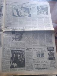 Güneş Gazetesi - Turkish Newspaper - 23 Ağustos 1990 - Turgut Özal Savaş ihtimali uzak değil dedi - Milli Savunma Bakanı Safa Giray körfez'e asker göndermemiz mümkün - sığınaklar kapıcı dairesi oldu - Senatör Robert Byrd Turgut Özal'a Bush'tan mesaj getirdi - ünlü organizatör Hayri Küçük otomobilinde eroinle yakalandı -  olayı adı karışan ilk isim Küçük Emrah oldu - TÜSİAD Başkanı Cem Boyner için takipsizlik - İyon uygarlığı dozer altında - Doğu Perinçek DGM'de yargılandı - Semra Özal Zile'de söz verdi il olmak hakkınız - Süleyman Demirel sordu Bülent Ecevit'in meclis dışında kalması yazık değil mi - Gaz Maskesi üretimi tam gaz - sayısal loto geliyor - Saddam CIA'nın boy hedefi - Ediz Hun Ben asimile bir Çerkesim dedi Fotoğrafı - bulunmaz tiyatro oyuncuları her gün istiklal caddesinde Fotoğrafı - Maliye Bakanı Adnan Kahveci - NBA'in gelmiş geçmiş en iyi smaç atan oyuncusu Michael Jordan Fotoğrafı - 40 milyonluk at yarışını Berkoş faulle kazandı - Trabzonspor rövanşı düşündü Fotoğrafı
