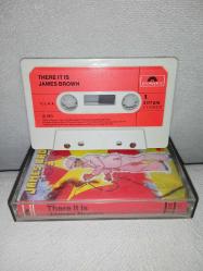 Kaset James Brown there it is albümü. orijinal 1972 Almanya Kağıt Baskı. Tertemiz. sorunsuz çalışıyor NADİR koleksiyonluk