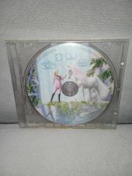 DVD Barbie kız kardeşleri at binicilik okulu. Orijinal Türkçe dublaj. çalışmasını etkilemeyen yoğun çizikler var sorunsuz çalışıyor. kartoneti yok