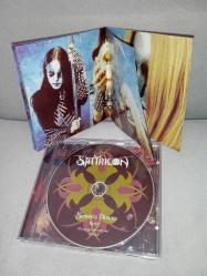 Cd Satyricon nemesis divina 1996. Orijinal. Yabancı baskı. Dinlemeyi etkilemeyen yoğun çizikler var. Sorunsuz çalışıyor. NADİR
