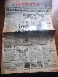 Cumhuriyet Gazetesi - Turkish Newspaper - 25 Nisan 1991 - Kürdistan yurtseverler Birliği lideri Talabani sığınmacılara evlerine dönmeleri için çağrı yaptı - Kürtler Saddam'la anlaştı - sığınmacılar için kamp yerini Turgut Özal önerdi - Boris Yeltsin Gorbaçov geriye dönemez - SHP DYP farklı Ses - Turgut Özal'dan tehdit THY Kapanır - Yalabık yazan Uğur Mumcu - Sezarın hakkı yazan İlhan Selçuk - 8. Ankara sanat festivali - Baba 3 filminin setinden Al Pacino Fotoğrafı - Aşiyan müzesine 250 milyonluk makyaj - Orhan Pamuk fotoğraf - Kayahan konseri Hilton'da - Ahmet Arif Rahmi Saltuk İstanbul konseri - Koç holdinge bağlı  işyerleri bombalandı - 80 yıllık Çınar Rıfat Ilgaz yazan Necati Güngör Yazı Dizisi - Galatasaray'ın hedefi Avrupa - Mustafa Denizli - Yugoslav teknik direktör Tomislav İviç Fenerbahçe'ye gelebilirim dedi - Eczacıbaşı bayan voleybol takımı antrenörü Cengiz Göllü fotoğraf - Ankaragücü kalecisi Zalad Beşiktaş çok disiplinli dedi Fotoğrafı - Trabzonspor arayış içinde