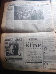 Cumhuriyet Gazetesi - Turkish Newspaper - 25 Nisan 1991 - Kürdistan yurtseverler Birliği lideri Talabani sığınmacılara evlerine dönmeleri için çağrı yaptı - Kürtler Saddam'la anlaştı - sığınmacılar için kamp yerini Turgut Özal önerdi - Boris Yeltsin Gorbaçov geriye dönemez - SHP DYP farklı Ses - Turgut Özal'dan tehdit THY Kapanır - Yalabık yazan Uğur Mumcu - Sezarın hakkı yazan İlhan Selçuk - 8. Ankara sanat festivali - Baba 3 filminin setinden Al Pacino Fotoğrafı - Aşiyan müzesine 250 milyonluk makyaj - Orhan Pamuk fotoğraf - Kayahan konseri Hilton'da - Ahmet Arif Rahmi Saltuk İstanbul konseri - Koç holdinge bağlı  işyerleri bombalandı - 80 yıllık Çınar Rıfat Ilgaz yazan Necati Güngör Yazı Dizisi - Galatasaray'ın hedefi Avrupa - Mustafa Denizli - Yugoslav teknik direktör Tomislav İviç Fenerbahçe'ye gelebilirim dedi - Eczacıbaşı bayan voleybol takımı antrenörü Cengiz Göllü fotoğraf - Ankaragücü kalecisi Zalad Beşiktaş çok disiplinli dedi Fotoğrafı - Trabzonspor arayış içinde