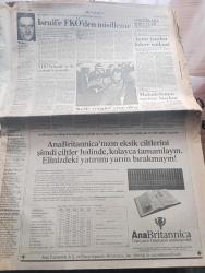 Cumhuriyet Gazetesi - Turkish Newspaper - 22 Ekim 1990 - ANAP'ta zor hafta - İstanbul dün yine 5 yılda bir yaşanan o sayım sessizliğine büründü Fotoğrafı - New York'ta ABD'nin Körfez savaşı'na karşı düzenlenen mitingde Vietnam gazileri de yürüdüler - NATO genel sekreteri Manfred Wörner AKKUM yorumu Türkiye neden veto etsin - Türk İş Genel Başkanı Şevket Yılmaz eylemlerin hedefi iktidar - Asil Nadir iflasını mı isteyecek - tokyo'dan yazan Hasan Cemal - Filistin Kurtuluş Örgütünden misilleme - Hristiyan liderlerden Şamon öldürüldü - Türk Alman ortak yapımı İstanbul'da bir aşk dizisi bu akşam ekrana geliyor - Türkiye Avrupa tekvando şampiyonasında şampiyon oldu - futbolda şike iddiası bantta - makine ve karınca ressamı Mümtaz Yener - bakü'den izlenimler III yazan Oktay Akbal - Ortaoyuncuları  Ferhan Şensoy'un soyut padişah oyunu - Başbakan Yıldırım Akbulut İslami terör yok - Atatürkçü düşünce Derneği idamlara karşı imza kampanyası -TKPML'li Ali aktaş'ın kararı infazdan 5 gün sonra verildi