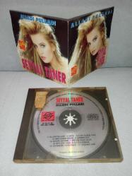 Cd Seyyal Taner alladı pulladı albümü. Orijinal 1992 Güneş plak dönem baskı. Diskte yoğun çizikler var. 4. şarkıda takılma yapıyor. Diğer şarkılar sorunsuz çalışıyor. Cd kabı ile Kartonette zamana bağlı sararmalar var