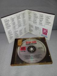 Cd Seyyal Taner alladı pulladı albümü. Orijinal 1992 Güneş plak dönem baskı. Diskte yoğun çizikler var. 4. şarkıda takılma yapıyor. Diğer şarkılar sorunsuz çalışıyor. Cd kabı ile Kartonette zamana bağlı sararmalar var