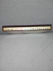 Cd Seyyal Taner alladı pulladı albümü. Orijinal 1992 Güneş plak dönem baskı. Diskte yoğun çizikler var. 4. şarkıda takılma yapıyor. Diğer şarkılar sorunsuz çalışıyor. Cd kabı ile Kartonette zamana bağlı sararmalar var