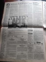 Cumhuriyet Gazetesi - Turkish Newspaper - 8 Şubat 1991 - dünyada terör dehşeti - Londra'da Savaş kabinesine havan topu - incirlik'te görevli Amerikalı öldürüldü - Bağdat Kuveyt hattına darbe - ABD Dışişleri Bakanı James Baker'ın Orta Doğu planı geniş yankı uyandırdı - Kıbrıs raporu öncesi randevu - Amerikalı'ya saldırıyı Dev Sol üstlendi - Paris yasası yazan Uğur Mumcu - Washingtonun bakışı yazan Hasan Cemal - Bülent Ecevit Cumhuriyet için yazdı İnsan mı Petrol mü - idam cezası kaldırılmalı yazan Melih Cevdet Anday - Turgut Özal'a Şeref dostu ünvanı - Haydar Arman adlı vatandaşın işkence sonucu öldürüldüğü ileri sürüldü - SHP'de platform savaşı - DYP'de Parti Okulu - Stephen King'in yapıtından sinema aktarılan Misery sinemalarda Fotoğrafı - Hakkari devlet hastanesinin arka bahçesinde Sahra hastanesi böyle kuruldu fotoğraf - İstanbul belediyesi şehir tiyatroları - ABD yönetimi Kürt örgütleri ile temas yasak - Kuveyt harekatı savaş haritası - Fenerbahçe otelden kurtuluyor - Milan