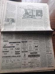 Cumhuriyet Gazetesi - Turkish Newspaper - 8 Şubat 1991 - dünyada terör dehşeti - Londra'da Savaş kabinesine havan topu - incirlik'te görevli Amerikalı öldürüldü - Bağdat Kuveyt hattına darbe - ABD Dışişleri Bakanı James Baker'ın Orta Doğu planı geniş yankı uyandırdı - Kıbrıs raporu öncesi randevu - Amerikalı'ya saldırıyı Dev Sol üstlendi - Paris yasası yazan Uğur Mumcu - Washingtonun bakışı yazan Hasan Cemal - Bülent Ecevit Cumhuriyet için yazdı İnsan mı Petrol mü - idam cezası kaldırılmalı yazan Melih Cevdet Anday - Turgut Özal'a Şeref dostu ünvanı - Haydar Arman adlı vatandaşın işkence sonucu öldürüldüğü ileri sürüldü - SHP'de platform savaşı - DYP'de Parti Okulu - Stephen King'in yapıtından sinema aktarılan Misery sinemalarda Fotoğrafı - Hakkari devlet hastanesinin arka bahçesinde Sahra hastanesi böyle kuruldu fotoğraf - İstanbul belediyesi şehir tiyatroları - ABD yönetimi Kürt örgütleri ile temas yasak - Kuveyt harekatı savaş haritası - Fenerbahçe otelden kurtuluyor - Milan
