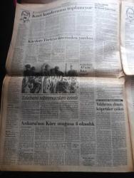 Cumhuriyet Gazetesi - Turkish Newspaper - 14 Mart 1991 - Talabani sıkıntısı - İngiltere'de öneri Kürtlere Türkiye üzerinden yardım - Talabani peşmergeleri istedi - Kürt konferansı toplanıyor - ANAP'lı Hasan Celal Güzel Turgut Özal tehlikeli arayışta dedi - Süleyman Demirel Kürt liderleri ile yapılan gizli konuşma açıklansın dedi - Turgut Özal'ın Gorbaçov Ve Yeltsin ile görüşmesi olumlu geçti - SHP'de Disiplinli kavga - federasyon kupası'nda final maçının adı kondu Galatasaray Ankaragücü - Fenerbahçe stadında Ankaragücü 3-1 Galip geldi - İstanbul Belediye Başkanı Nurettin Sözen Ben lale'yi severim - polisiyenin başyapıtı elmas hırsızları TV3'te - özerk Kürt devleti yazan Uğur Mumcu - Bülent Ecevit Bursa'ya gidiyor - İçişleri Bakanı Abdulkadir Aksu'nun açıklaması - The Marmara oteli Opera salonunda yapılacak müzayedede 277 kitap yer alacak - şarkıcı Aşkın Nur Yengi'nin davası - İstanbul sinema tiyatro programı - Filistin Kurtuluş Örgütü barış masasında yer alıyor - Impexbank'ın durumu