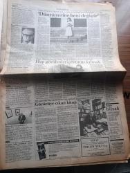 Cumhuriyet Gazetesi - Turkish Newspaper - 14 Mart 1991 - Talabani sıkıntısı - İngiltere'de öneri Kürtlere Türkiye üzerinden yardım - Talabani peşmergeleri istedi - Kürt konferansı toplanıyor - ANAP'lı Hasan Celal Güzel Turgut Özal tehlikeli arayışta dedi - Süleyman Demirel Kürt liderleri ile yapılan gizli konuşma açıklansın dedi - Turgut Özal'ın Gorbaçov Ve Yeltsin ile görüşmesi olumlu geçti - SHP'de Disiplinli kavga - federasyon kupası'nda final maçının adı kondu Galatasaray Ankaragücü - Fenerbahçe stadında Ankaragücü 3-1 Galip geldi - İstanbul Belediye Başkanı Nurettin Sözen Ben lale'yi severim - polisiyenin başyapıtı elmas hırsızları TV3'te - özerk Kürt devleti yazan Uğur Mumcu - Bülent Ecevit Bursa'ya gidiyor - İçişleri Bakanı Abdulkadir Aksu'nun açıklaması - The Marmara oteli Opera salonunda yapılacak müzayedede 277 kitap yer alacak - şarkıcı Aşkın Nur Yengi'nin davası - İstanbul sinema tiyatro programı - Filistin Kurtuluş Örgütü barış masasında yer alıyor - Impexbank'ın durumu