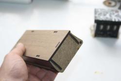 EL YAPIMI YERLİ ÜRETİM AHŞAP ÖZEL KADİFE  HEDİYELİK ÇAKI KUTUSU    (ANTİK KOLİ 4