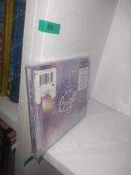 Merry and Bright 12 Holiday Classics CD Featuring : NORAH JONES STEVİE WONDER DİANA KRALL JAMES BROWN SHERYL CROW BING CROSBY NİNA SIMONE AND MORE!