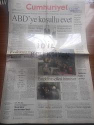 Cumhuriyet Gazetesi - Turkish Newspaper - 25 Aralık 2002 - Irak zirvesinde Amerika'nın isteklerine karşın Türkiye'nin önerileri saptandı - Cumhurbaşkanı Ahmet Necdet Sezer'den vekillere yasalarda nesnel olun - Barzani'den Ankara'ya tavır - AKP türban ve Irak kıskacında - Bülent Ecevit uyardı can kaybı çok olur - emeklinin çilesi bitmiyor - iktidardan Kemal Gürüz'e gözdağı - Hablemitoğlu'na sıkılan kurşun yazan İlhan Selçuk - bergamalılar yargı karşısında - Recep Tayyip Erdoğan paketi yeniden - Başbakan Abdullah Gül Necip Hablemitoğlu suikasti ile yakından ilgileniyoruz - Abdullah Öcalan dosyası yerel mahkemede - Deniz Baykal AKP'nin boş söylemle iktidar olduğunu söyledi - Filistin'de işgal altında Noel kutlaması - AYGAZ'dan İngiltere'ye ihracat - Türkiye yazarlar Sendikası başkanı Cengiz Bektaş'a Romanya'dan ödül - Fazıl Say Ve Cihat Aşkın Fotoğrafı - Bir yudum hayatın bu haftaki bölümünde Yıldız Kenter - Galatasaray sallandı ama yıkılmadı - Fenerbahçe'de Revivo kıymete bindi