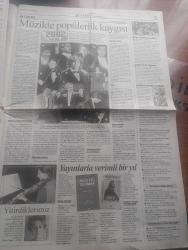 Cumhuriyet Gazetesi - Turkish Newspaper - 25 Aralık 2002 - Irak zirvesinde Amerika'nın isteklerine karşın Türkiye'nin önerileri saptandı - Cumhurbaşkanı Ahmet Necdet Sezer'den vekillere yasalarda nesnel olun - Barzani'den Ankara'ya tavır - AKP türban ve Irak kıskacında - Bülent Ecevit uyardı can kaybı çok olur - emeklinin çilesi bitmiyor - iktidardan Kemal Gürüz'e gözdağı - Hablemitoğlu'na sıkılan kurşun yazan İlhan Selçuk - bergamalılar yargı karşısında - Recep Tayyip Erdoğan paketi yeniden - Başbakan Abdullah Gül Necip Hablemitoğlu suikasti ile yakından ilgileniyoruz - Abdullah Öcalan dosyası yerel mahkemede - Deniz Baykal AKP'nin boş söylemle iktidar olduğunu söyledi - Filistin'de işgal altında Noel kutlaması - AYGAZ'dan İngiltere'ye ihracat - Türkiye yazarlar Sendikası başkanı Cengiz Bektaş'a Romanya'dan ödül - Fazıl Say Ve Cihat Aşkın Fotoğrafı - Bir yudum hayatın bu haftaki bölümünde Yıldız Kenter - Galatasaray sallandı ama yıkılmadı - Fenerbahçe'de Revivo kıymete bindi