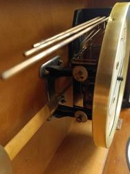 HİSLON MARKA KURMALI ,SARKAÇLI GONGLU ANTİKA NADİR DUVAR SAATİ FAAL ÇALIŞIR DURUMDA (TEK KURMA İLE 31 GÜN ÇALIŞIYOR )