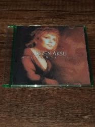 SEZEN AKSU - ADI BENDE SAKLI --1998  ESKİ DÖNEM BASKISI MÜZİK CD Sİ-(AÇIKLAMAYI OKUYUNUZ)