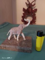 Mermerden mamül fil obje.