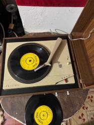 Antika Ahşap Kasa  Nostaljik orijinal Philips Çanta Pikap 1970-1990  Tüm bakımları yapıldı.Çalışır durumda