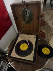 Antika Ahşap Kasa  Nostaljik orijinal Philips Çanta Pikap 1970-1990  Tüm bakımları yapıldı.Çalışır durumda