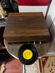 Antika Ahşap Kasa  Nostaljik orijinal Philips Çanta Pikap 1970-1990  Tüm bakımları yapıldı.Çalışır durumda