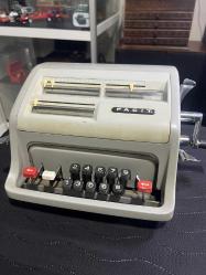 FACIT Hesap Makinesi