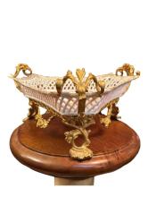 MEISSEN DAMGALI – 19. YÜZYIL AJURLU PORSELEN SUNUMLUK | BRONZ MONTÜRLÜ, EL BOYAMA PASTORAL SAHNE