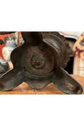 Bronz ve porselen‘den Fransız bir çift şamdan 14 cm boyunda 13 cm çapında