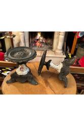 Bronz ve porselen‘den Fransız bir çift şamdan 14 cm boyunda 13 cm çapında