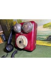 Antika kırmızı renkli çevirmeli avrupa duvar telefonu