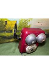 Antika kırmızı renkli çevirmeli avrupa duvar telefonu