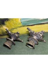 Bir çift Avrupa pirinç şamdan 5 cm boylarında