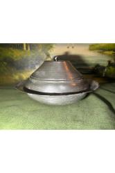 19 cm çapında 9,5 cm yüksekliğinde antika bakır kapaklı yemek tası