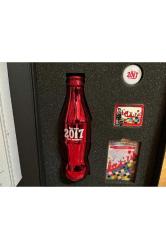 chapter of the 2017 coca cola collectors club turkey -kutusunda 2017 cam şişe - kapak - rozet - kart