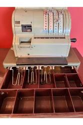 1954-55 NATIONAL MARKA ANTİKA YAZAR KASA ANAHTARLI VE ÇALIŞIR DURUMDA