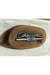 chevrolet araba yazısı ve ahşap kaideli anahtarlık - 36 cm x 17 cm ölçülerinde