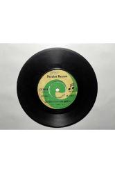 Nezahat Bayram - Yumurtanın Kulpu Yok - Dertliyim Dermana Geldim Plak