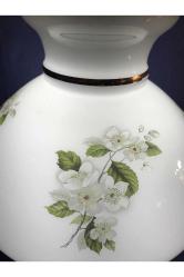 47 Cm Yüksekliğinde Ahşap Gövdeli Opalin Camlı Avrupa Abajur