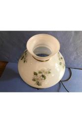 47 Cm Yüksekliğinde Ahşap Gövdeli Opalin Camlı Avrupa Abajur