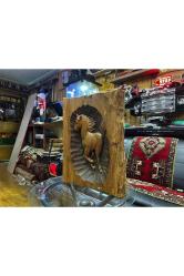 Avrupa Ahşap Üzerinde El Oyması At Figürü 45 Cm X 33 Cm X 6,5 Cm Ölçülerinde