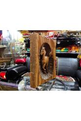 Avrupa Ahşap Üzerinde El Oyması At Figürü 45 Cm X 33 Cm X 6,5 Cm Ölçülerinde