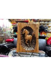 Avrupa Ahşap Üzerinde El Oyması At Figürü 45 Cm X 33 Cm X 6,5 Cm Ölçülerinde