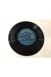 Nezahat Bayram - Züğürt - Gurbet Ellerinde Söyler Ağlarım