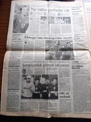 Cumhuriyet Gazetesi - Turkish Newspaper - 7 Şubat 2003 - Petrol için saldırının maliyeti 12.5 milyar dolar - Irak'a 200 Bin asker - tarihi karar kapalı oturumda alındı - AKP 50 fire verdi - CHP yetki tezkeresine hayır dedi - halka karşın savaş kararı - Zeki Triko'nun Atatürk havalimanındaki mayolu afişi olay oldu - keçileri kaçırmak üzere yazan İlhan Selçuk - Recep Tayyip Erdoğan'a göre Deniz Baykal iftiracı - Bülent Ecevit Atatürk savaşa karşı çıkardı dedi - yılların sanatçısı Müjdat gezen dostlarının yorumuyla tüm şiirlerini bir albümde topladı - Perran Kutman Fotoğrafı - Mehmet Ali Alabora Fotoğrafı - tüm yönleriyle Irak işgali harita -  Necip Hablemitoğlu'nun son çalışması Köstebek'te Fethullahçı istihbaratçılar anlatılıyor - Rauf Denktaş'ın yedi önerisi - Ankara Ticaret Odası Başkanı Sinan Aygün Rauf Denktaş'a destek için adadaydı - Hanım olan hizmetçinin ilk gösterimi Atatürk kültür merkezi'nde - Efes Pilsen geç açıldı - Fenerbahçe Ortega'nın menajerini uyardı - İlhan Mansız