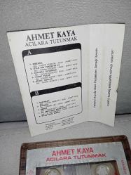 Kaset Ahmet Kaya acılara tutunmak albümü. Orijinal sorunsuz çalışıyor koleksiyonluk