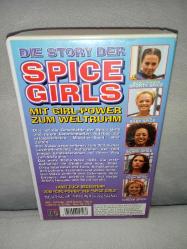 Vhs video kaset Spice Girls Die Story der. spice girls hikayesi. Orijinal. Alman baskı. dil Almanca. Türkçe desteği yok. kutusunda kapanmasını etkilemeyen ve fotoğraflarda görülen minik kırık var.