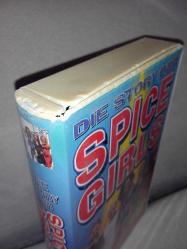 Vhs video kaset Spice Girls Die Story der. spice girls hikayesi. Orijinal. Alman baskı. dil Almanca. Türkçe desteği yok. kutusunda kapanmasını etkilemeyen ve fotoğraflarda görülen minik kırık var.