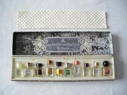 Paris'in En İyi Parfümleri Kutusunda Mini Parfüm Şişeleri