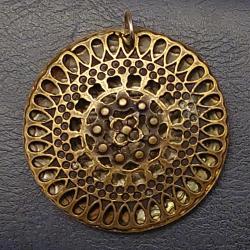 Uzakdoğu, Vintage Turna Kuşu Temalı Broş Tarzında Kolye Ucu. Doğuya Özgü Cloisonne/Mineleme Tekniğiyle (Mükemmel Tasarımı İle El Yapımı) Yapılmış ve geleneksel Çin Motifleriyle (Turna Kuşu ve Lotus Çiçeği) Süslenmiştir. Kullanılmış. Çift Taraflı. Bronz, 1950'ler. (43 mm)